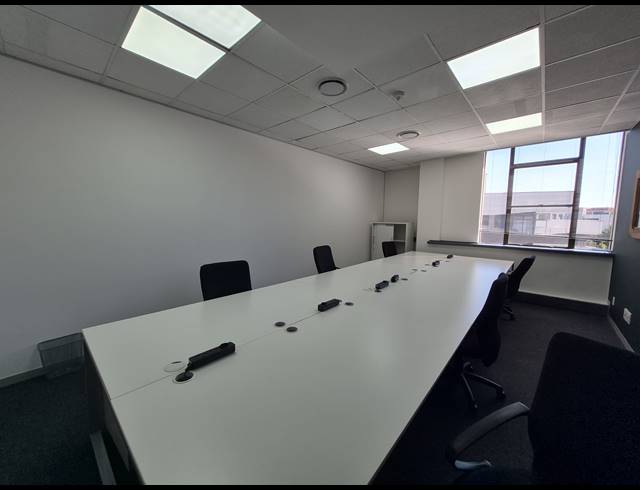 52M² SERVICED OFFICE TO LET IN SANDTON CENTRAL